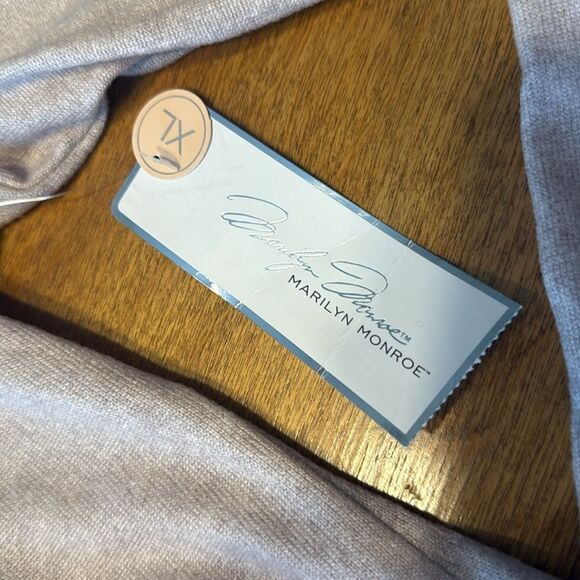 Marilyn Monroe Lavender Long Sleeve Pajama Top - Picture 4 of 8